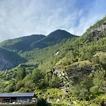 布雷克加尔旅馆 *
