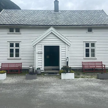 Hostel Brekke Gard *