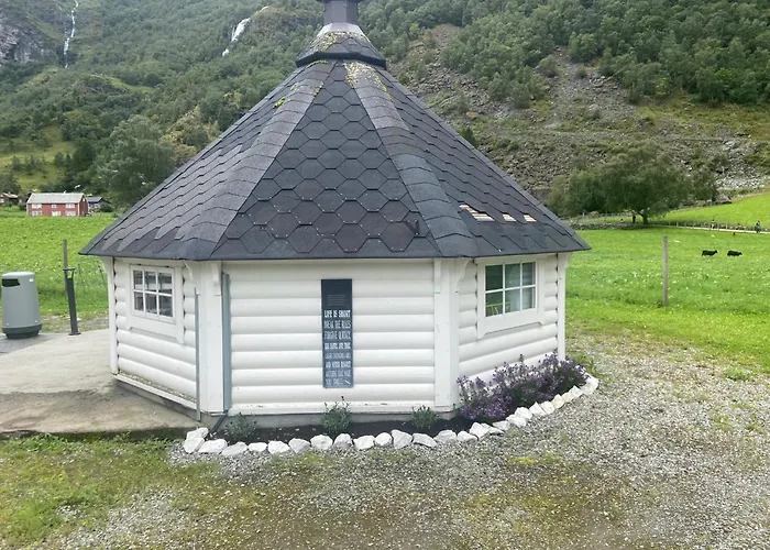 Brekke Gard Hostel *